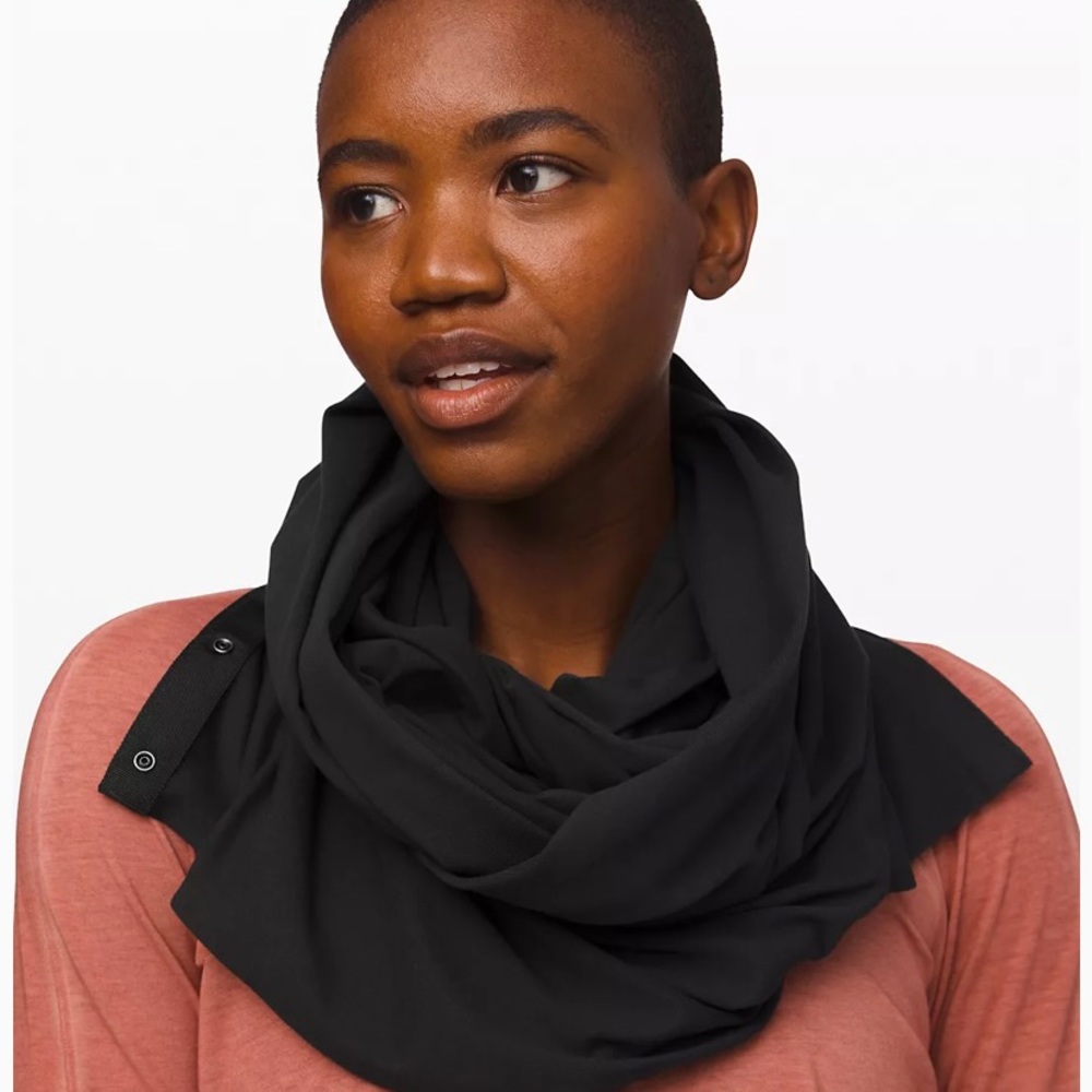 Lululemon customizable snap scarf